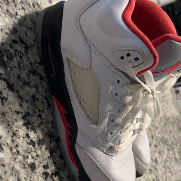 Jordan retro 5’s - Picture 2 of 4